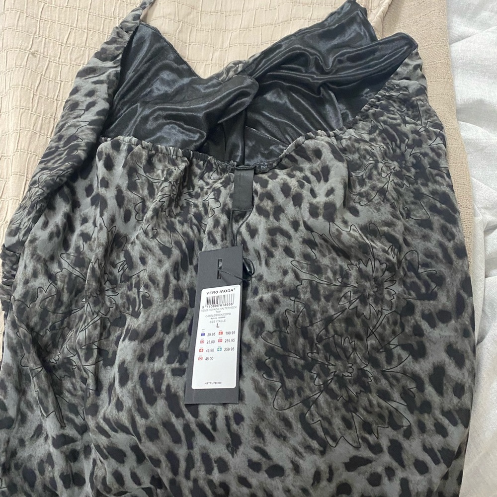 Vero moda top size large , brand new